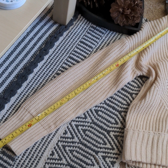 🌼Medium Cream Knitted Sweater🌼 - Picture 7 of 8